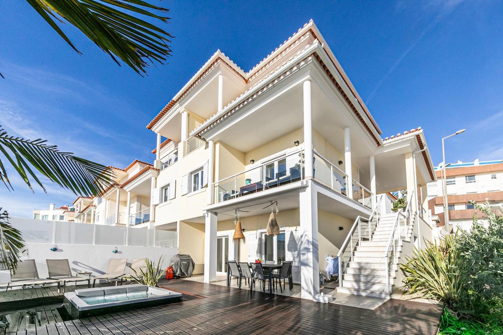 Vibing & Liming Ericeira Hotel Exterior photo