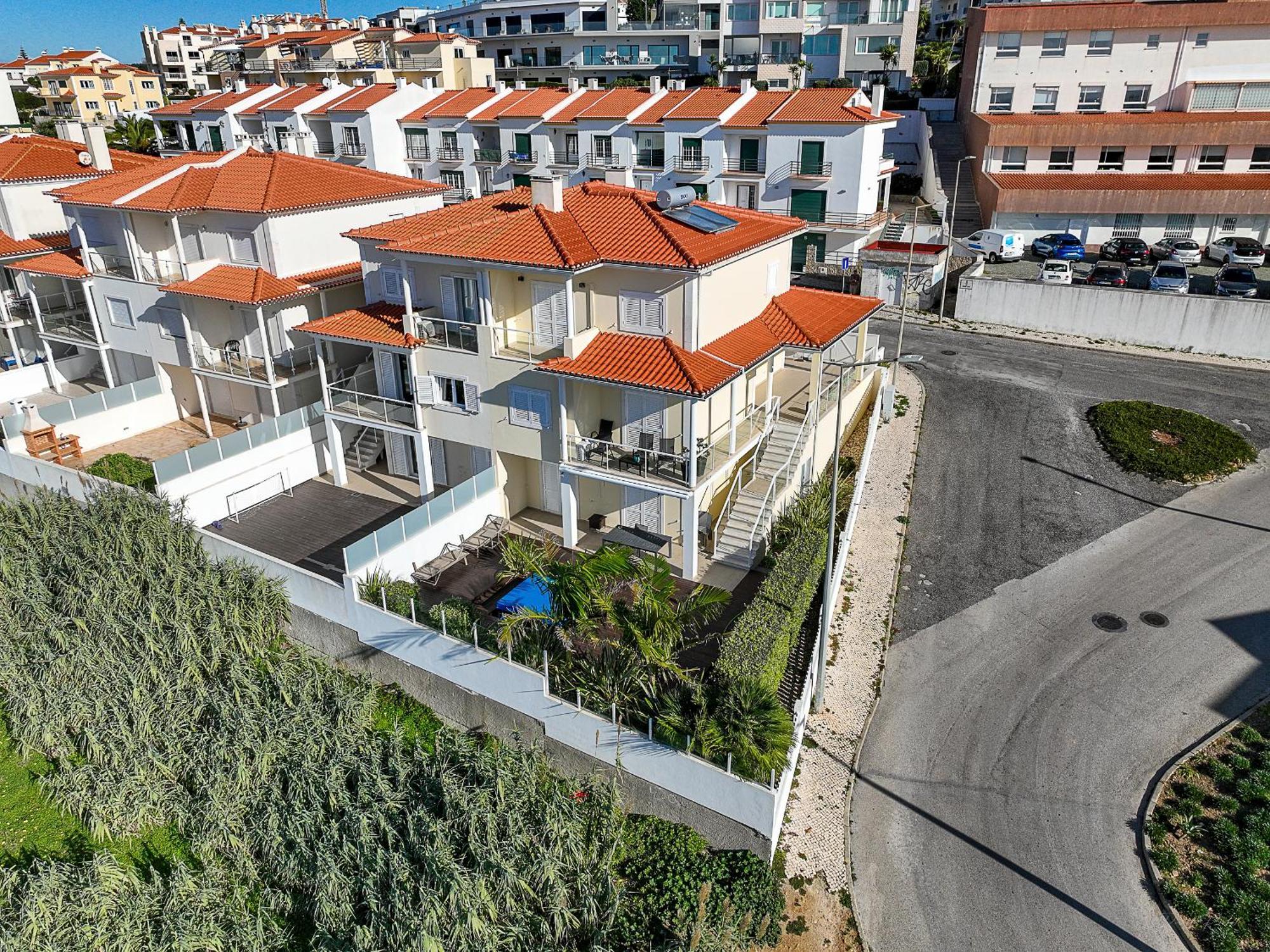Vibing & Liming Ericeira Hotel Exterior photo