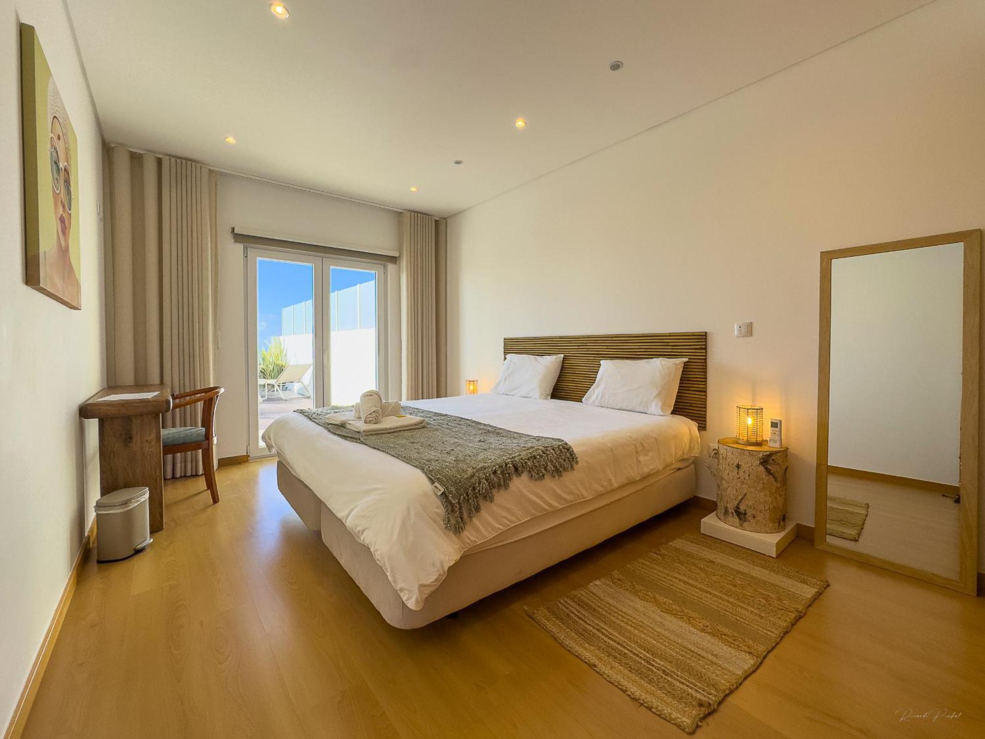 Vibing & Liming Ericeira Hotel Exterior photo